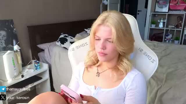 maya_blonde18 recorded show